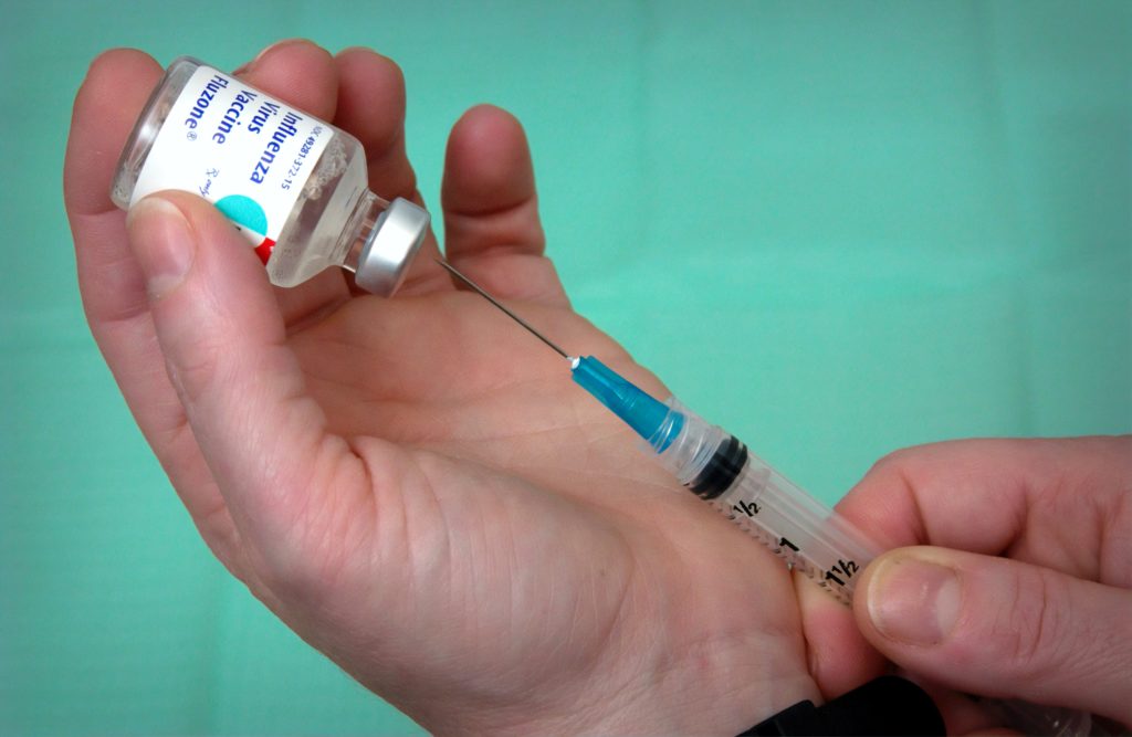 Dlaczego warto szczepić się przeciwko grypie w dobie pandemii COVID-19?