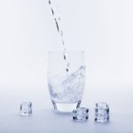 Jak wyrobić nawyk picia wody? 8 praktycznych wskazówek